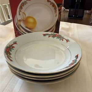 Poinsettia & Ribbons Set of 4 Porcelain Soup / Cereal 7” Bowls Holiday w/ box